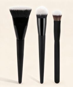 Lot de 3 pinceaux de maquillage quotidiens adaptés pour les cosmétiques en poudre comme le fond de teint, le blush, le fard à paupières et le contour pour tous les types de peau (noir)