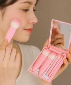 Lot de 5 pinceaux de maquillage de voyage roses - Mini pinceaux synthétiques souples avec étui miroir intégré - Kit portable pour fond de teint, poudre, blush, fard à paupières et correcteur pour une