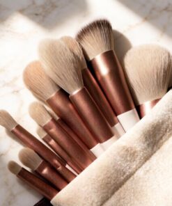 Lot de 13 pinceaux de maquillage à poils doux pour le visage et les yeux avec pochette de rangement à cordon de serrage, ensemble complet d'outils de maquillage quotidien pour débutants, marron café